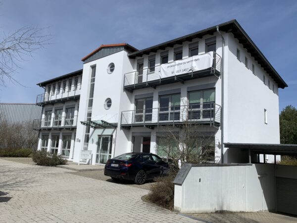 Das Foto zeigt die zu vermietende Immobilie in Krailling, Justus-von-Liebig-Ring 11a