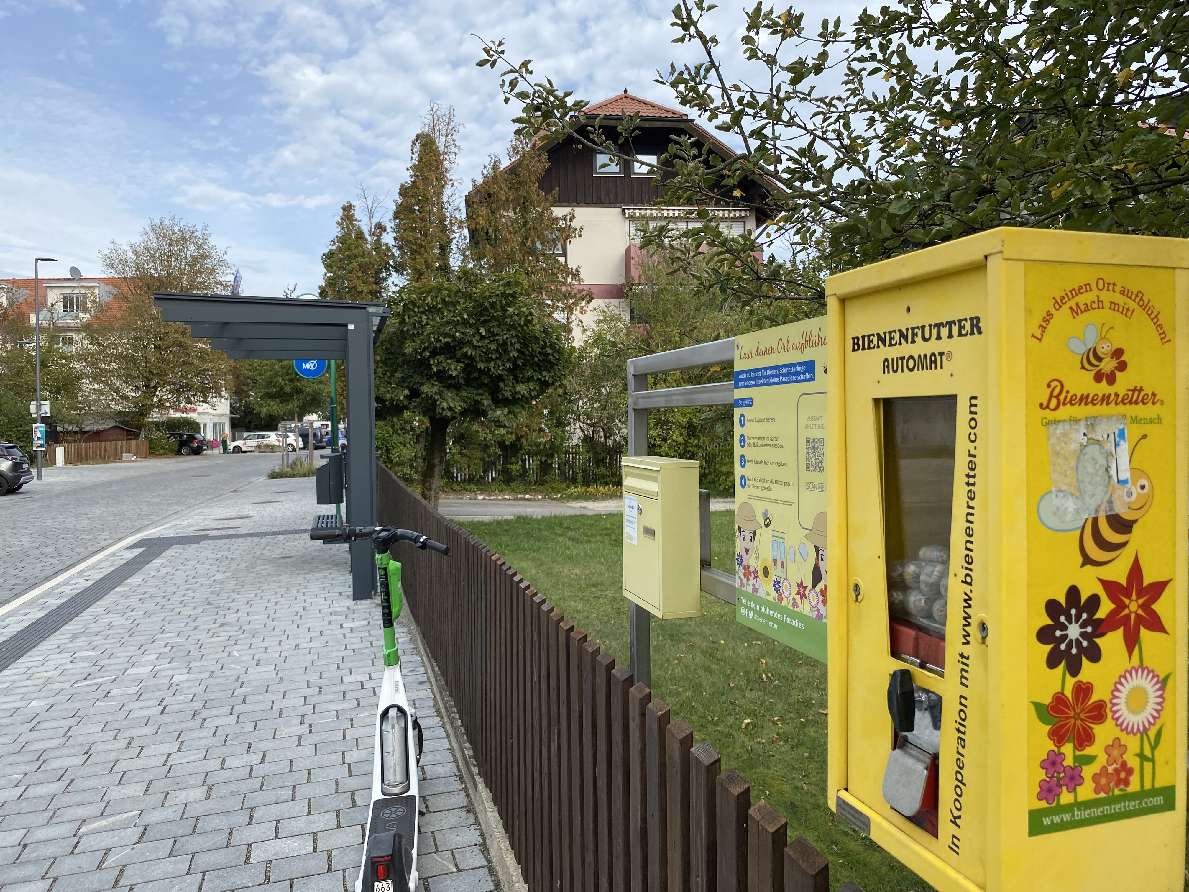 Bienenfutterautomat in der Kraillinger Ortsmitte
