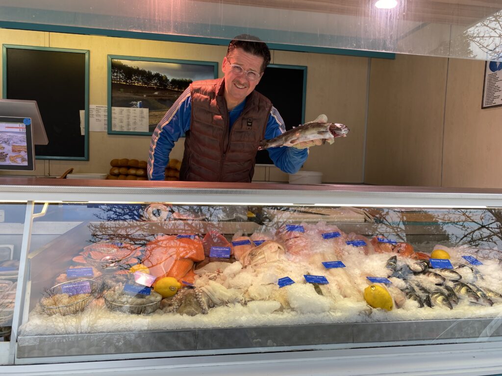 Fischwagen auf dem Kraillinger Wochenmarkt